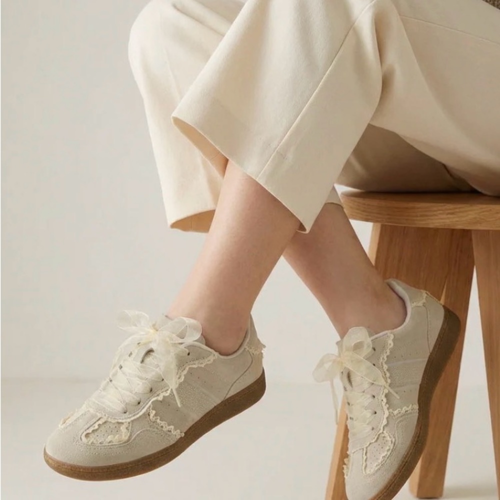 Cushionaire Cream Lace-Trim Women's Sneakers